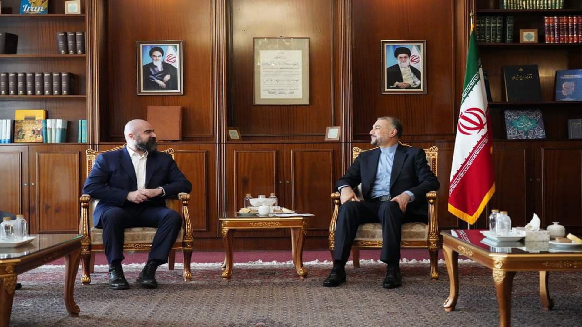 الرئيس بافل يجتمع مع وزير الخارجية الايراني  